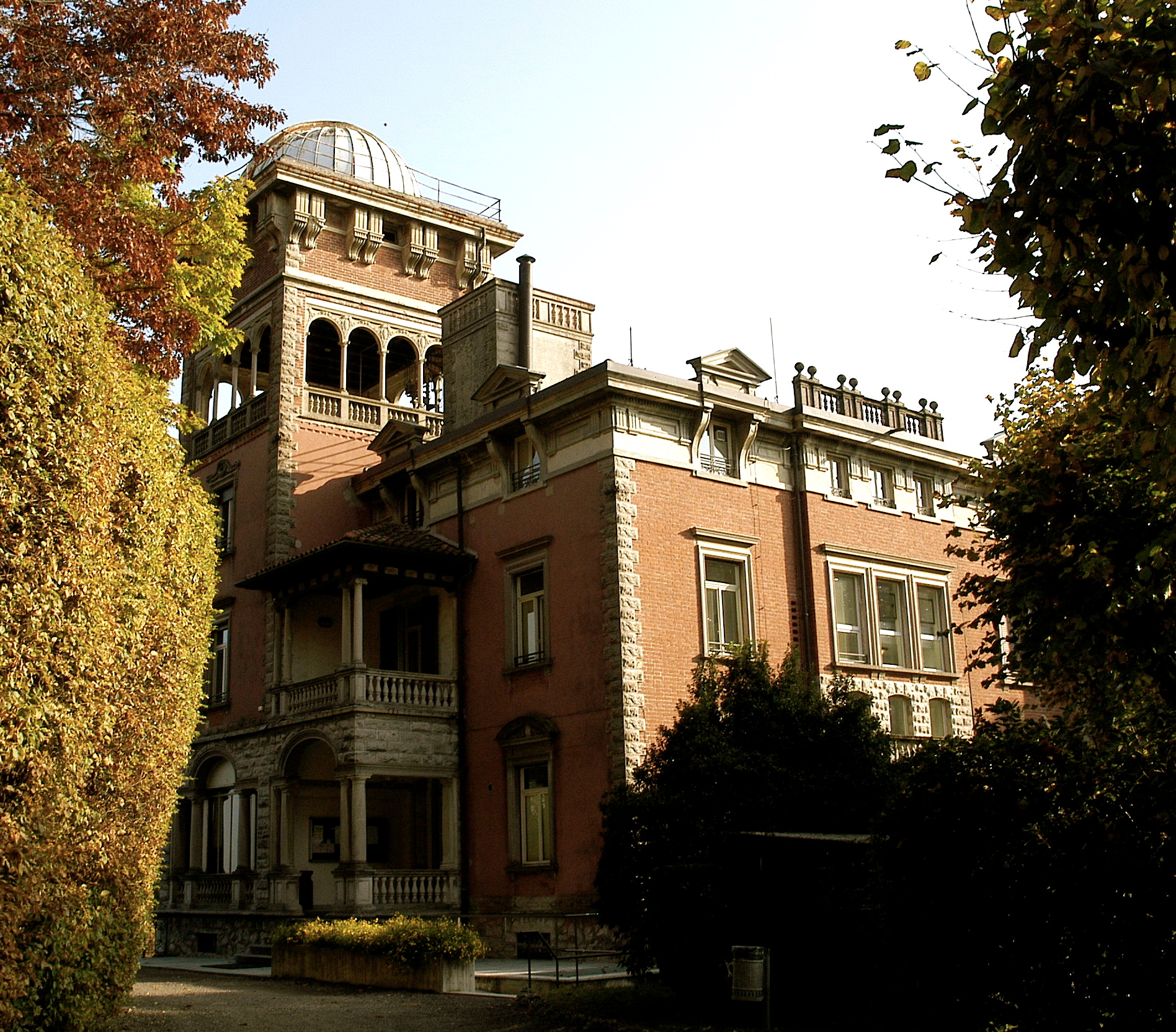 Villa Toeplitz circondata dal verde, Varese