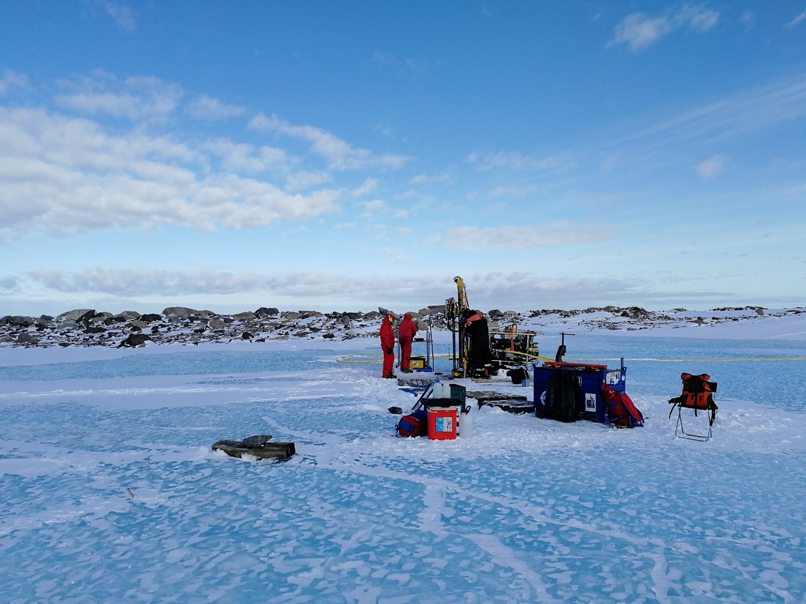 Campo di ricerca sulla superficie ghiacciata