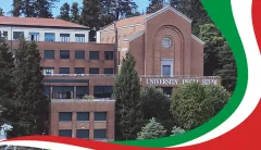 Ingresso della sede di via Ravasi con elemento grafico tricolore