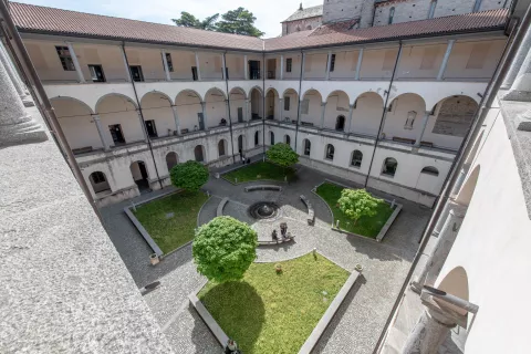 Chiostro di Sant'Abbondio vista dall'alto
