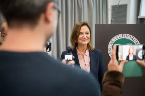 La rettrice Maria Pierro con la stampa