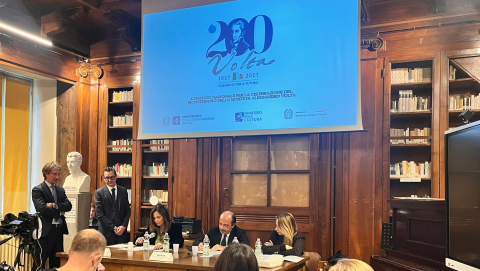 L'università dell'Insubria al bicentenario di Volta: innovazione e celebrazione del genio comasco