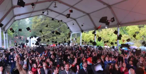 laureati lancio tocco