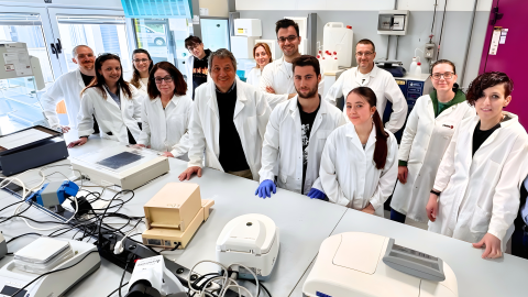 gruppo di ricerca con il prof. Loredano Pollegioni