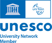 Tempio greco e mappamondo con scritta UniTwin stilizzati, oltre a scritta Unesco University Network Member, azzurro su sfondo bianco