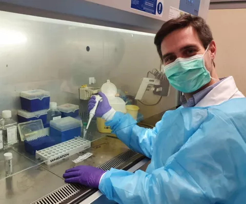 Test rapido salivare (TRS) - Lorenzo Azzi in laboratorio