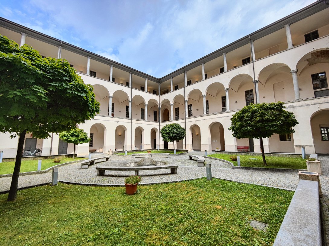Como - Chiostro di Sant'Abbondio