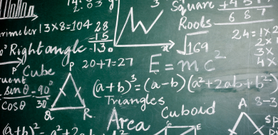 Lavagna con calcoli matematica
