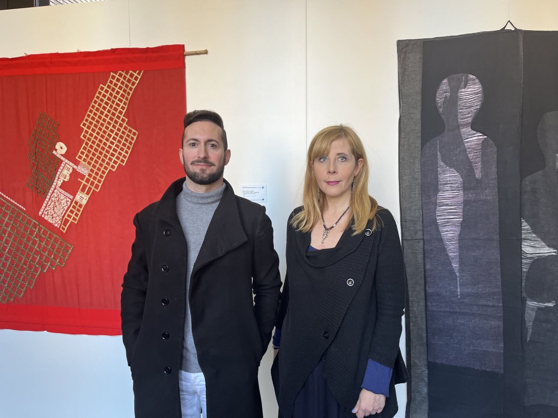 Ferrario e Facchin, in Rettorato, all'inaugurazione della mostra dedicata al Gruppo Femminista "Immagine" di Varese